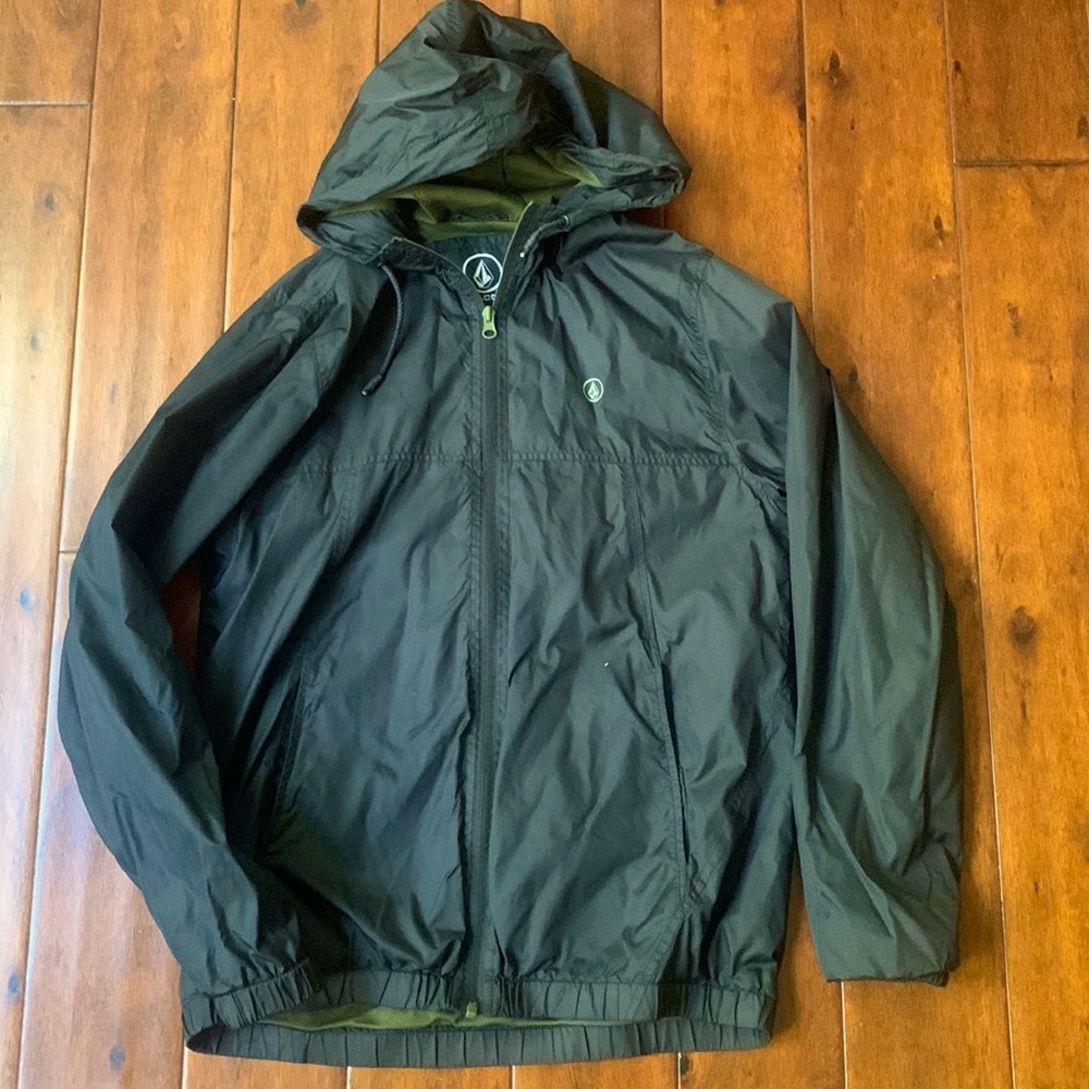 Volcom windbreaker. Men’s size small. Water resistant